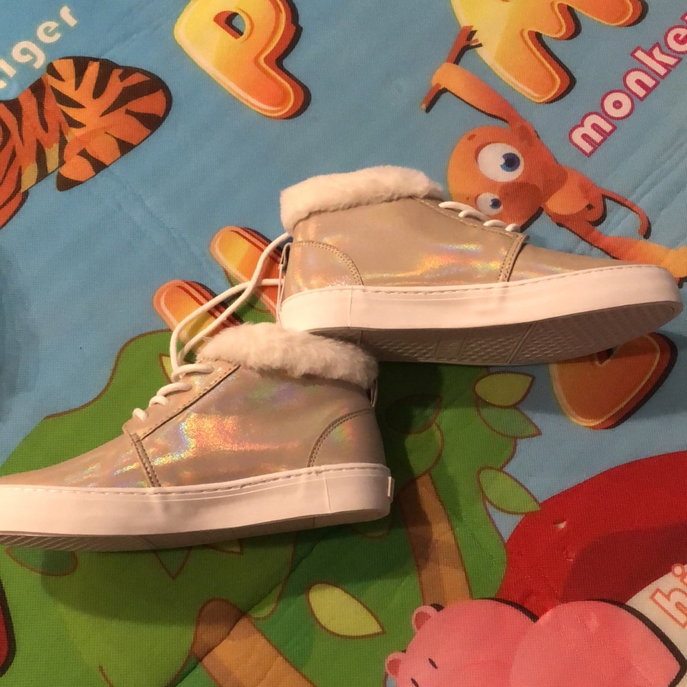 Old Navy Girls iridescent casual gold faux fur sneaker - Picture 5 of 6